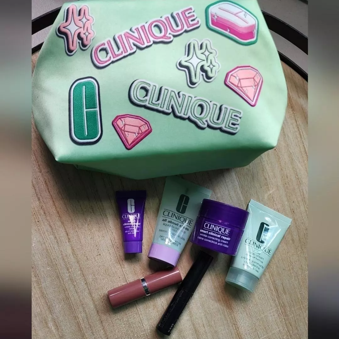 Clinique 6pcs bundle plus the bag. thumbnail