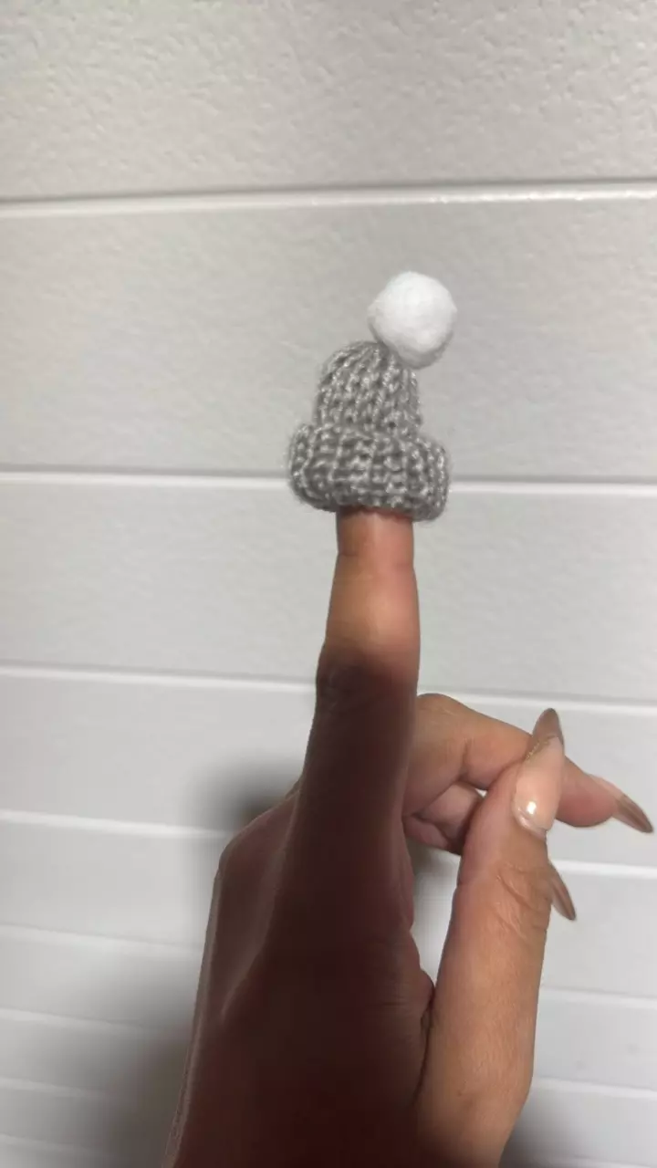 Plant decor - knit hat grey thumbnail