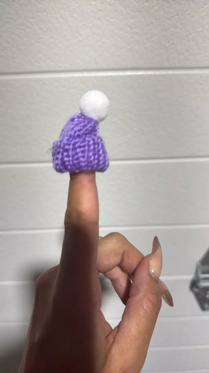 Plant decor - knit hat purple thumbnail
