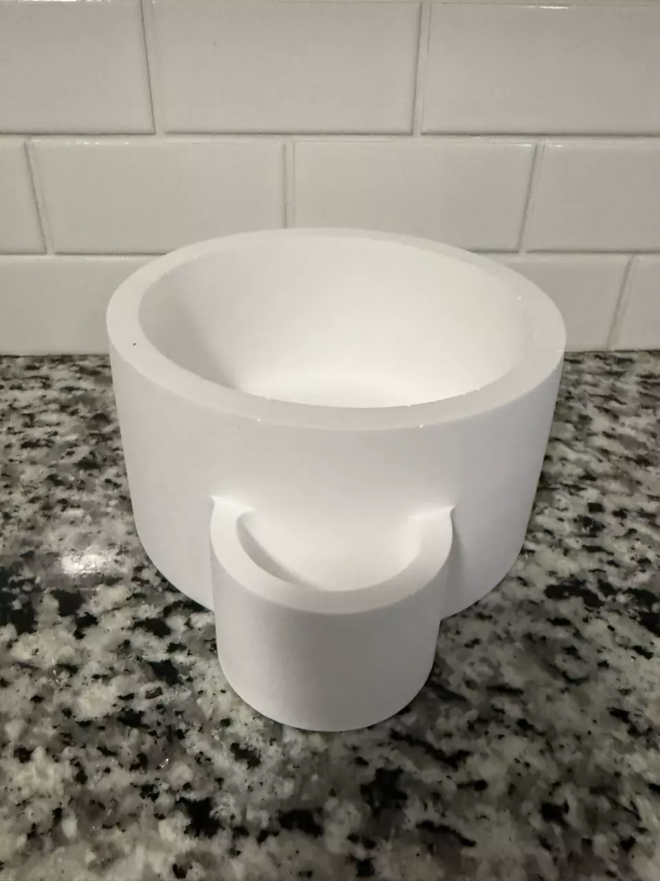 Circle pot, nice size for 4” plant thumbnail