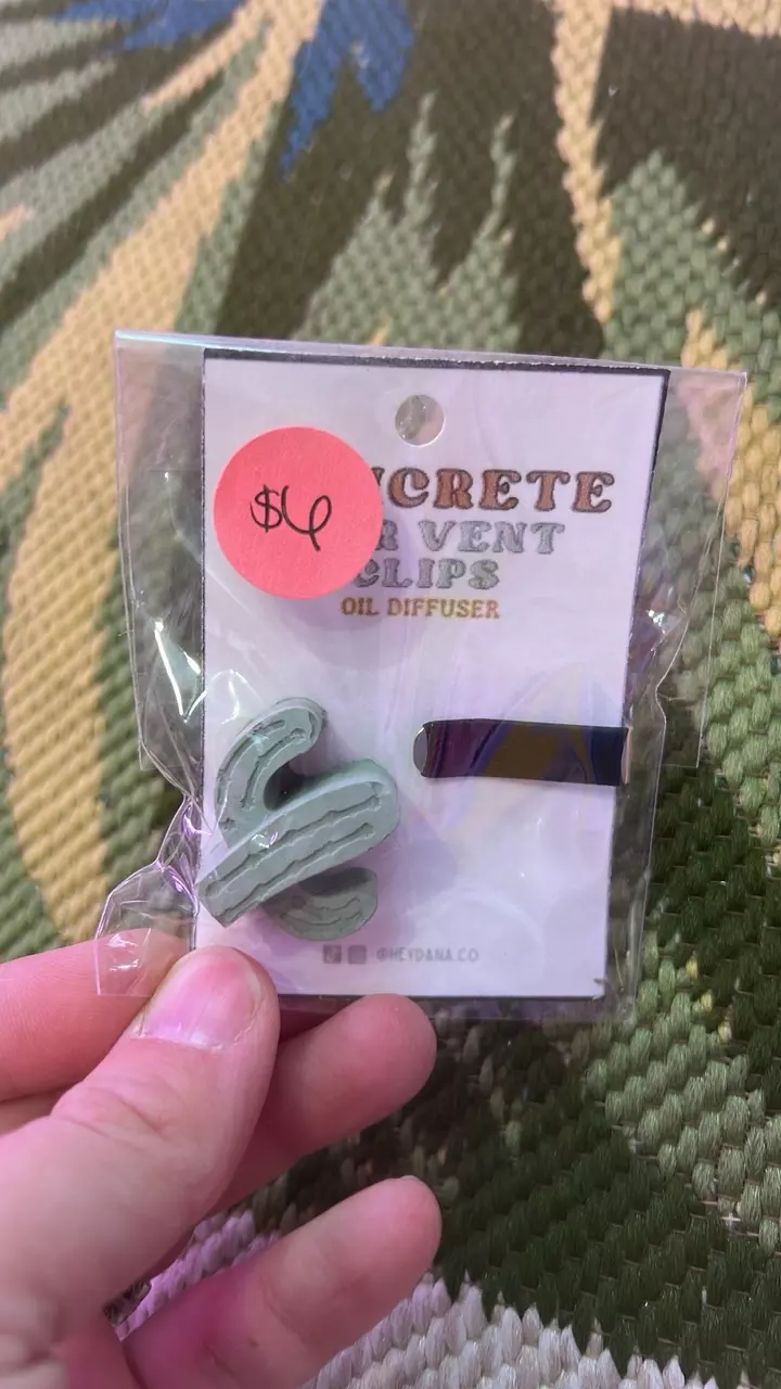 Concrete essential oil diffuser for car thumbnail