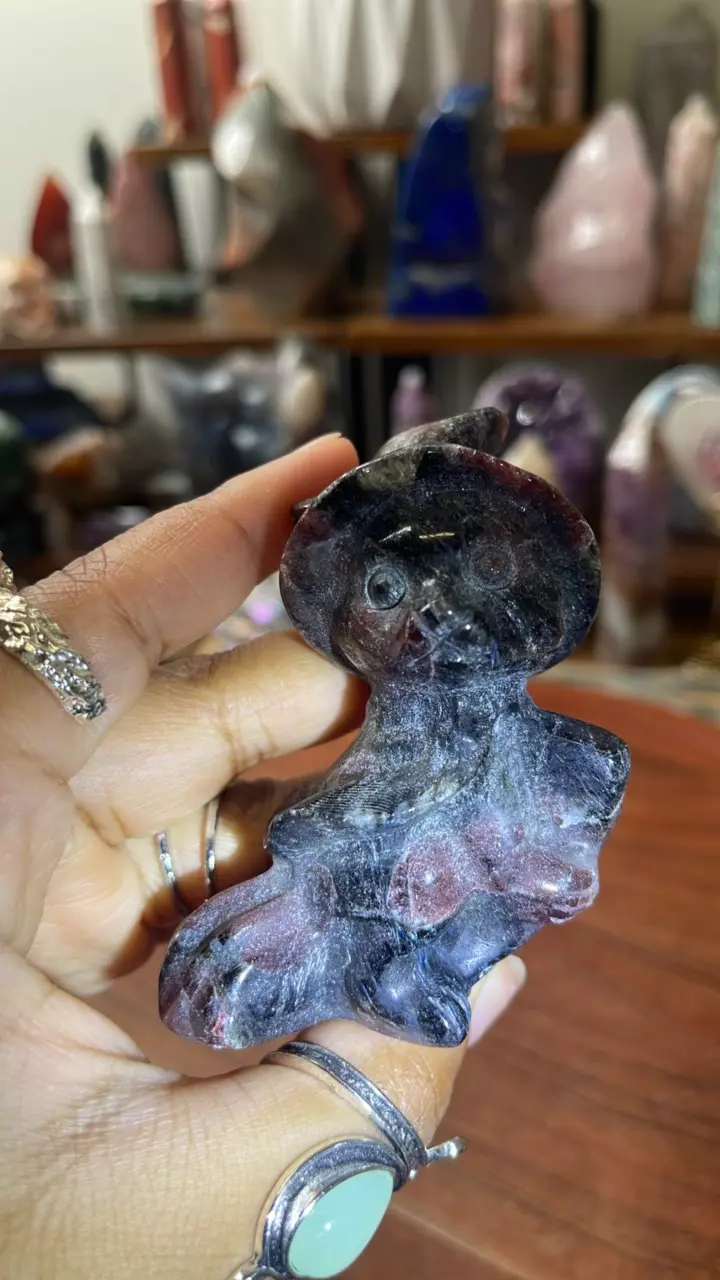 Witchy Cat Carving (32% off) thumbnail