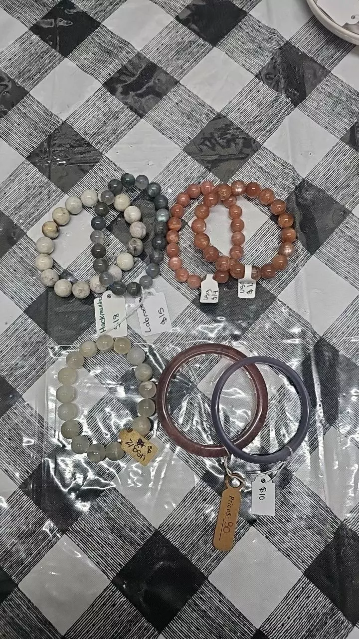 5 Beaded bracelets and 2 Bangles thumbnail