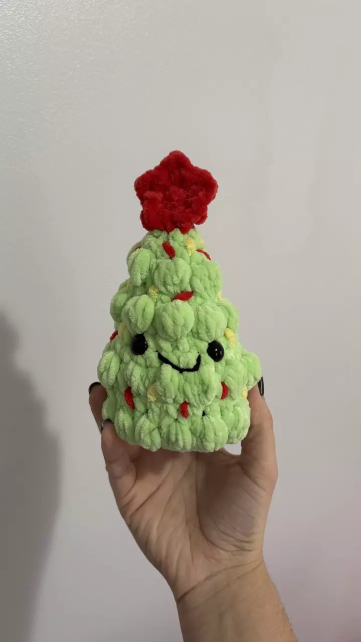 Light green and red Christmas tree thumbnail