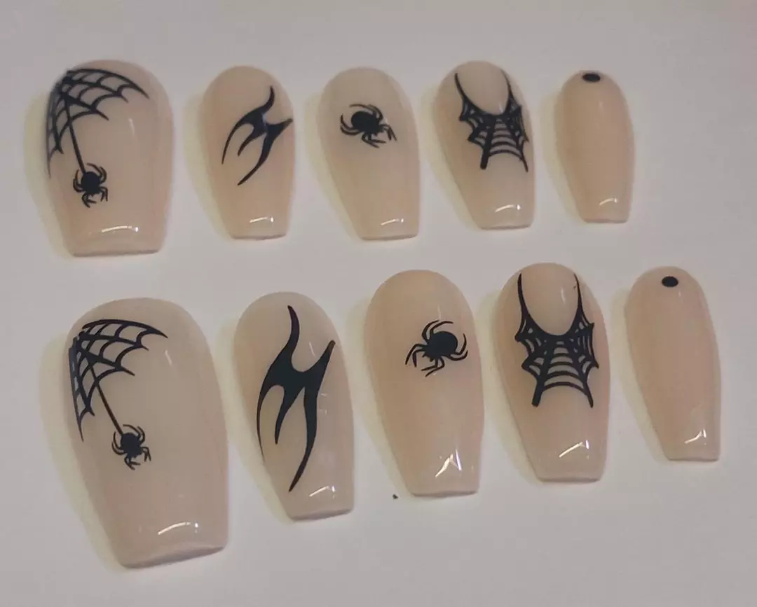 Spider press on nails thumbnail