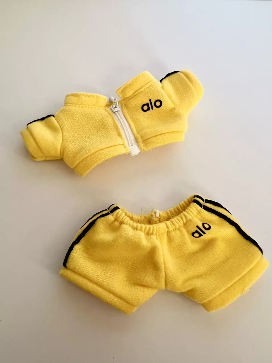 Labubu Alo Outfit Yellow thumbnail