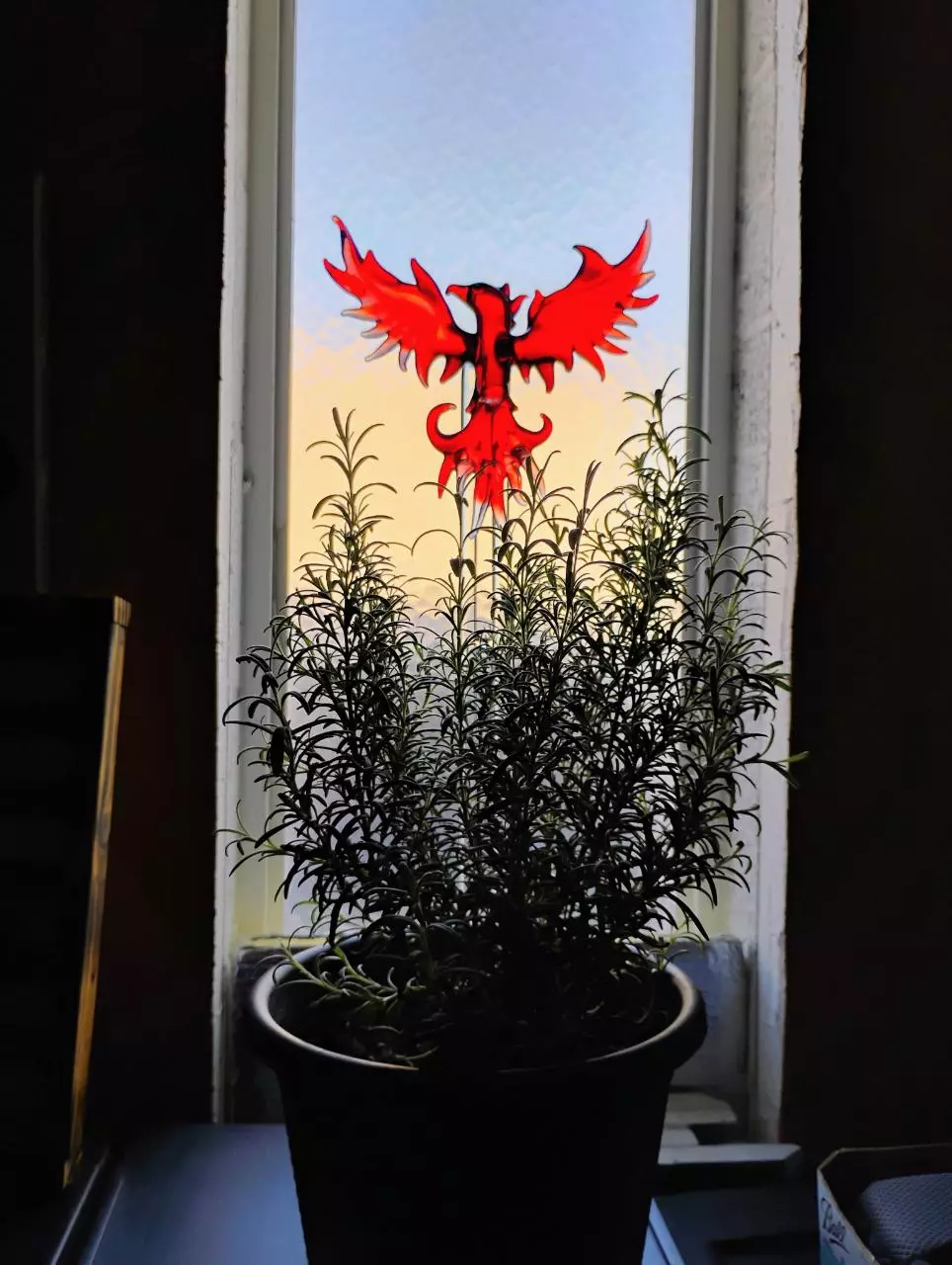 LG glass Phoenix Garden Sculpture thumbnail