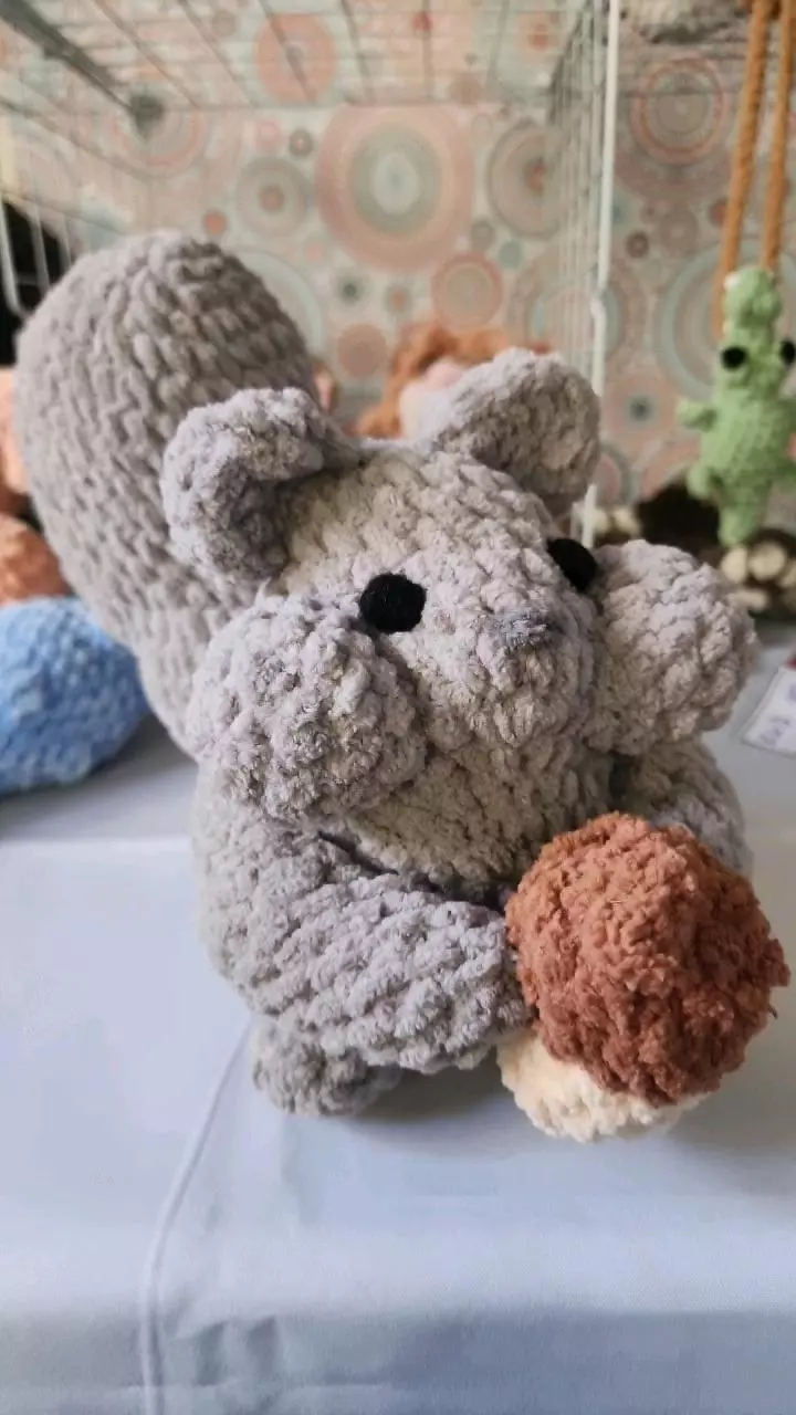 Chonky Cheeks Grey Squirrel thumbnail