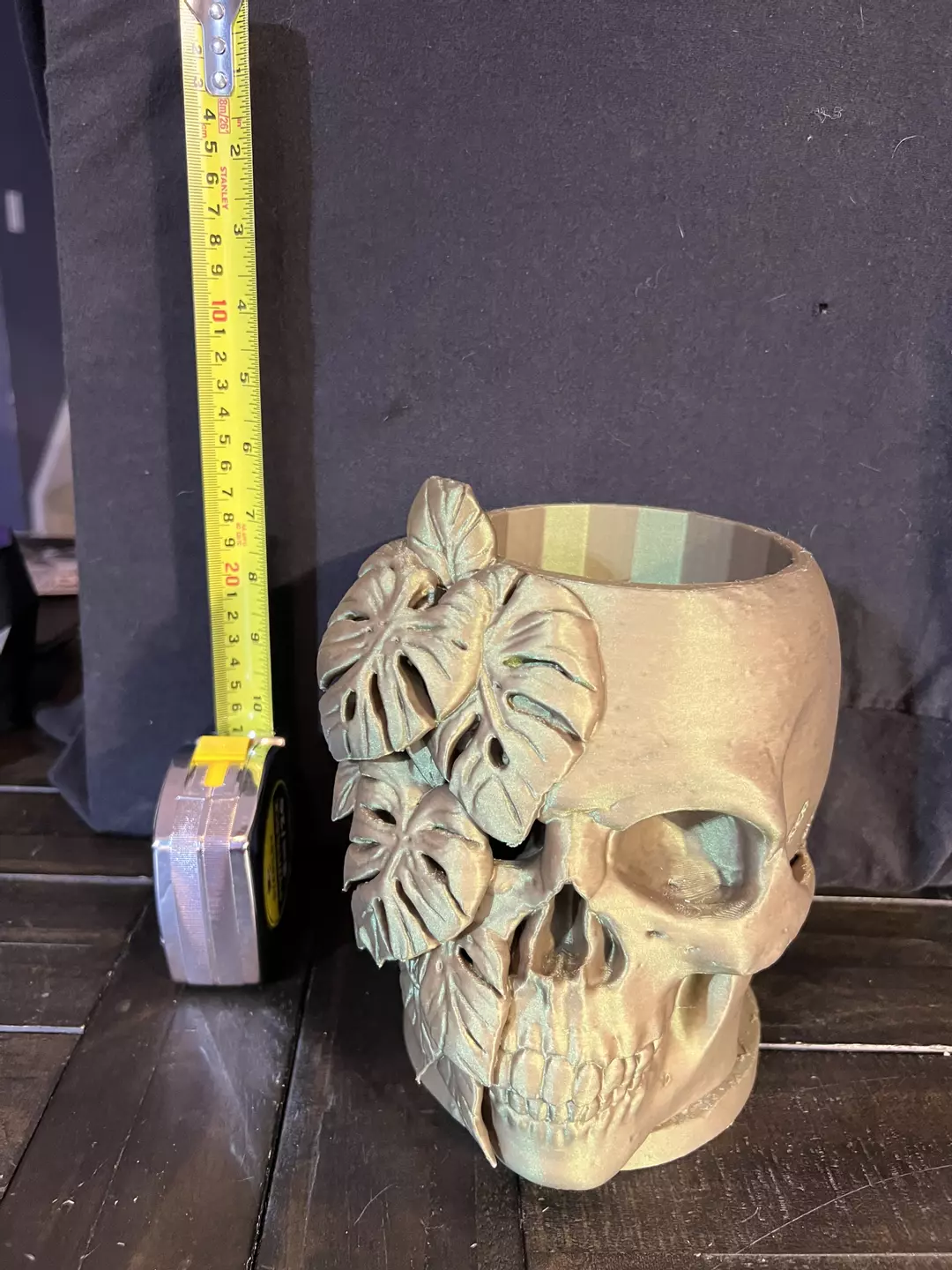 3D-Printed Skull Pot with Leaf Design thumbnail