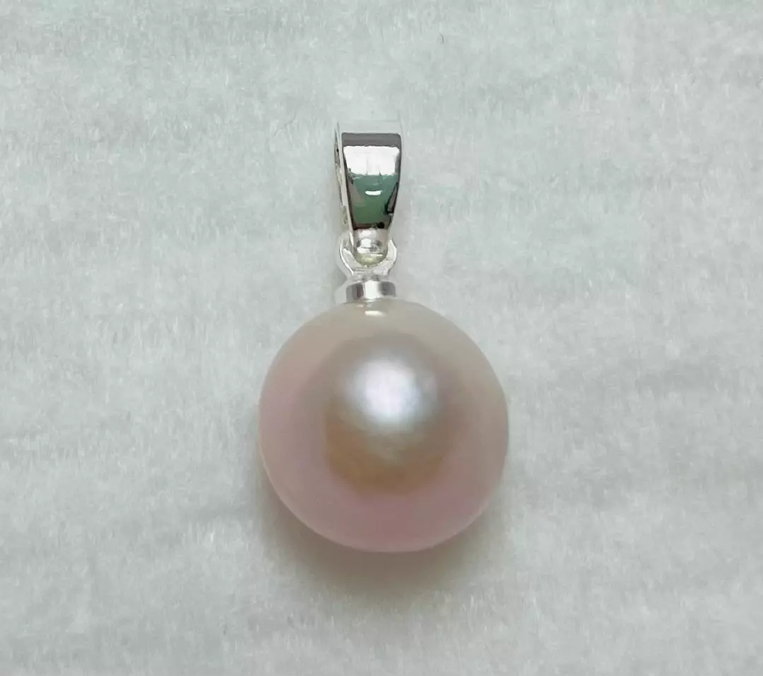 Cultured Natural Pearl Pendant on Silver Plated Bail / 69 thumbnail