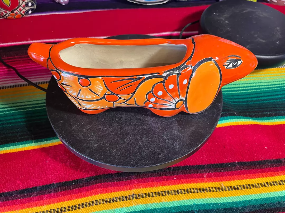 Item #788  Talavera Winnie Dog Pot thumbnail