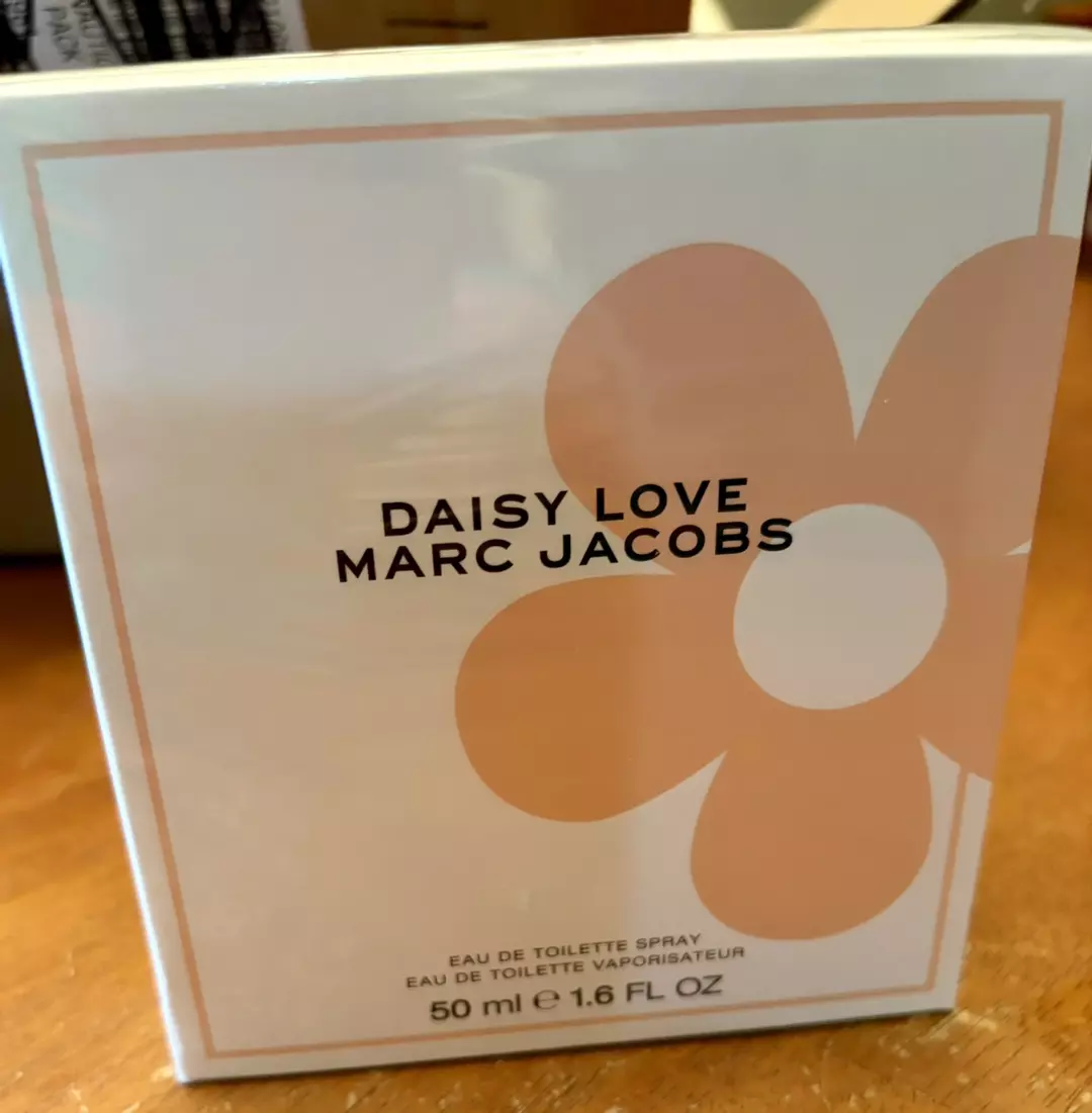 Daisy Love by Marc Jacobs thumbnail