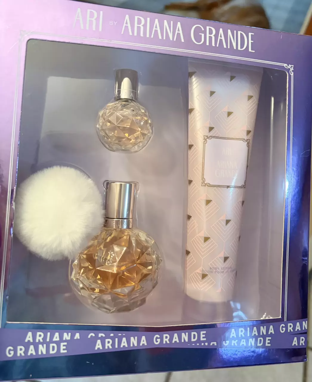 Ari by Ariana Grande gift set thumbnail