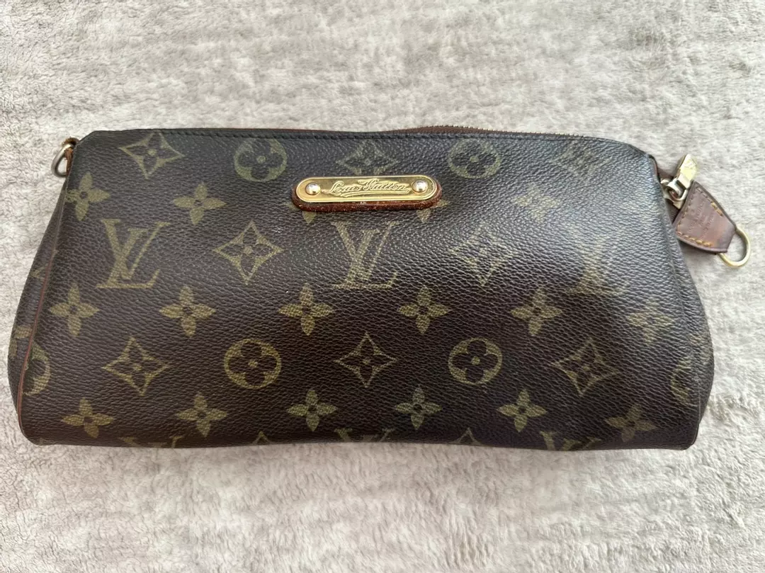 Louis Vuitton Monogram Canvas Eva Clutch w/COA thumbnail
