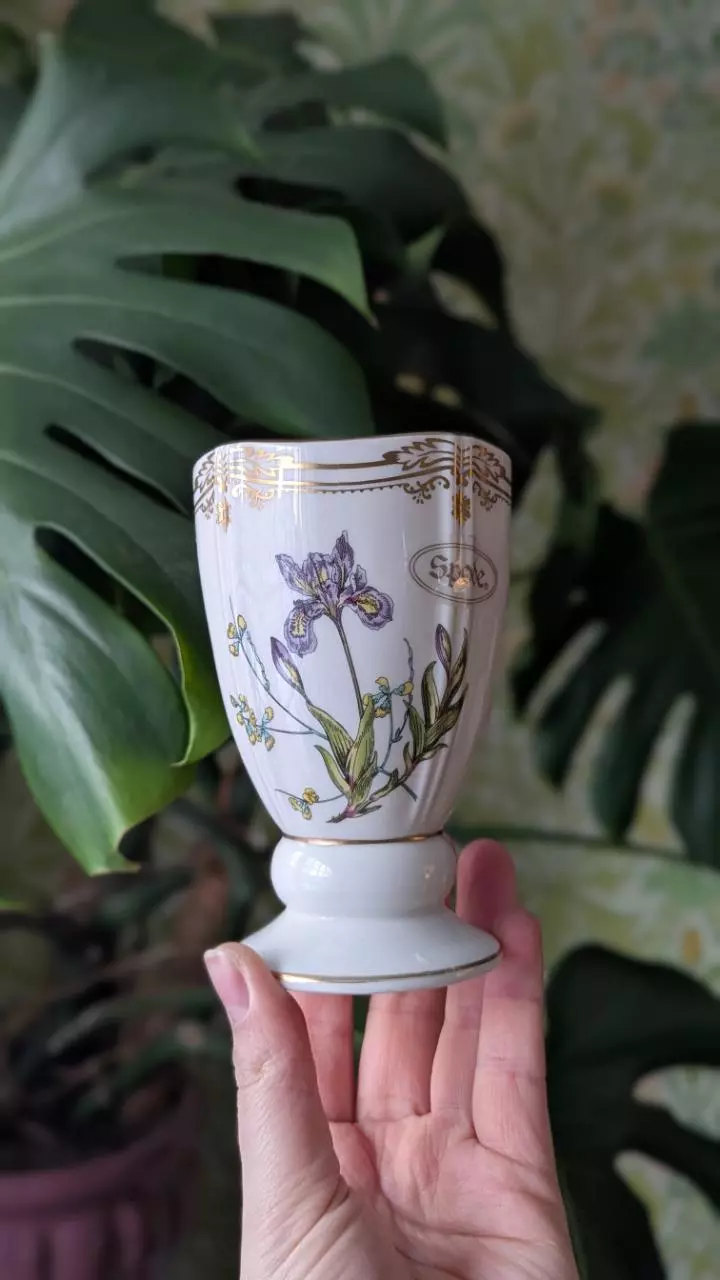 Spode iris egg cup with sticker thumbnail