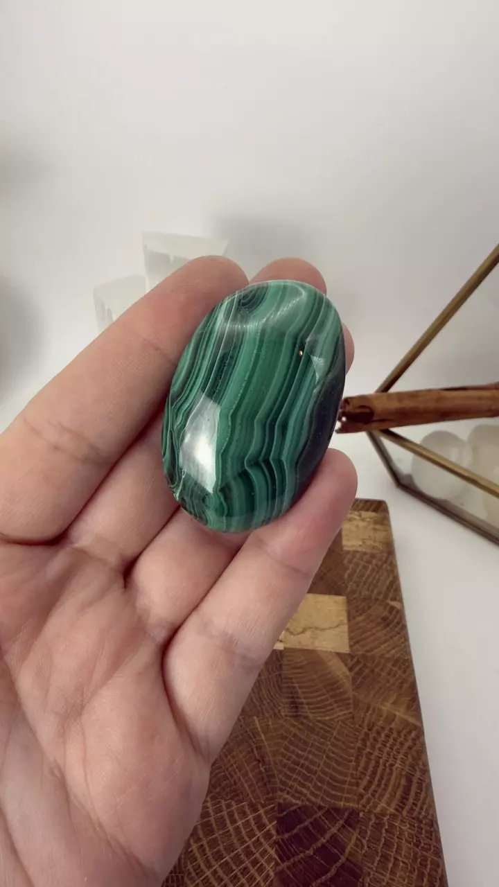 Malachite palm stone thumbnail