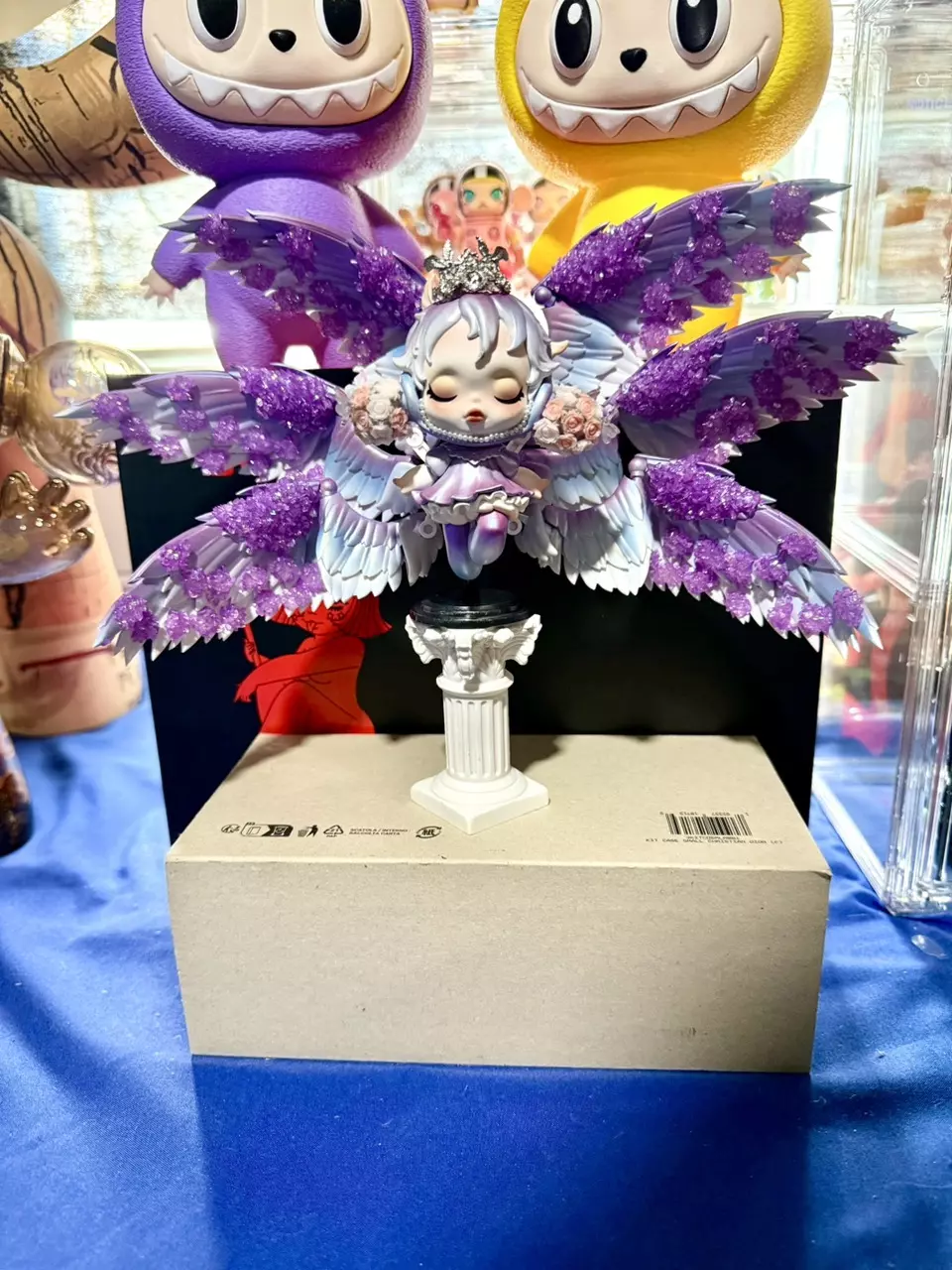 Popmart Skullpanda with wings thumbnail