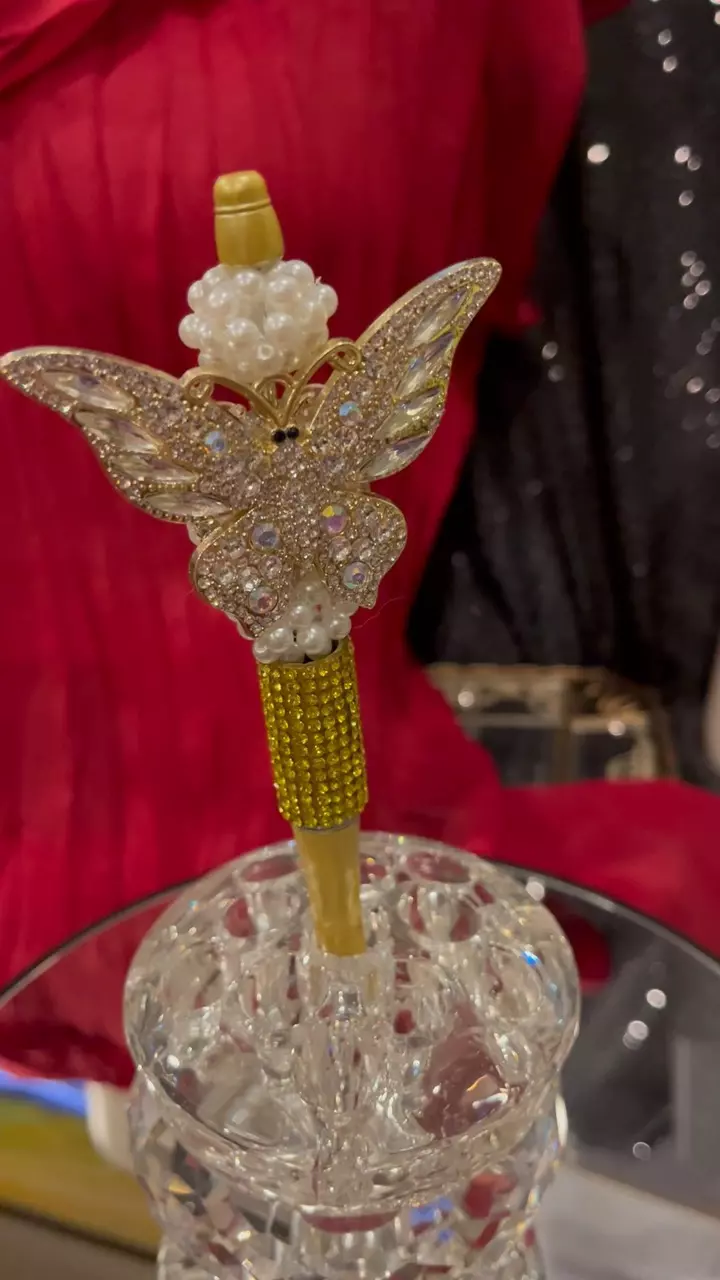 P 1447 handmade beaded pen thumbnail