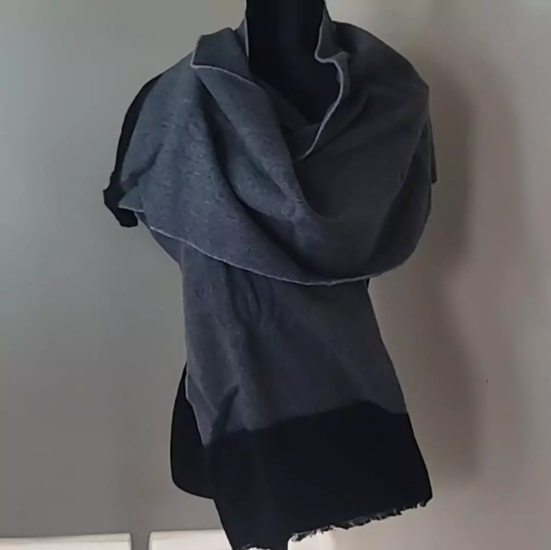 Banana Republic  (Warm & Cozy Scarf) thumbnail