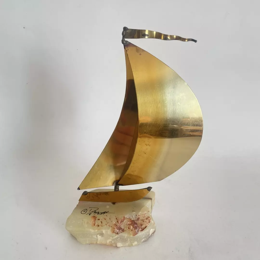 DeMott Sailboat sculpture thumbnail