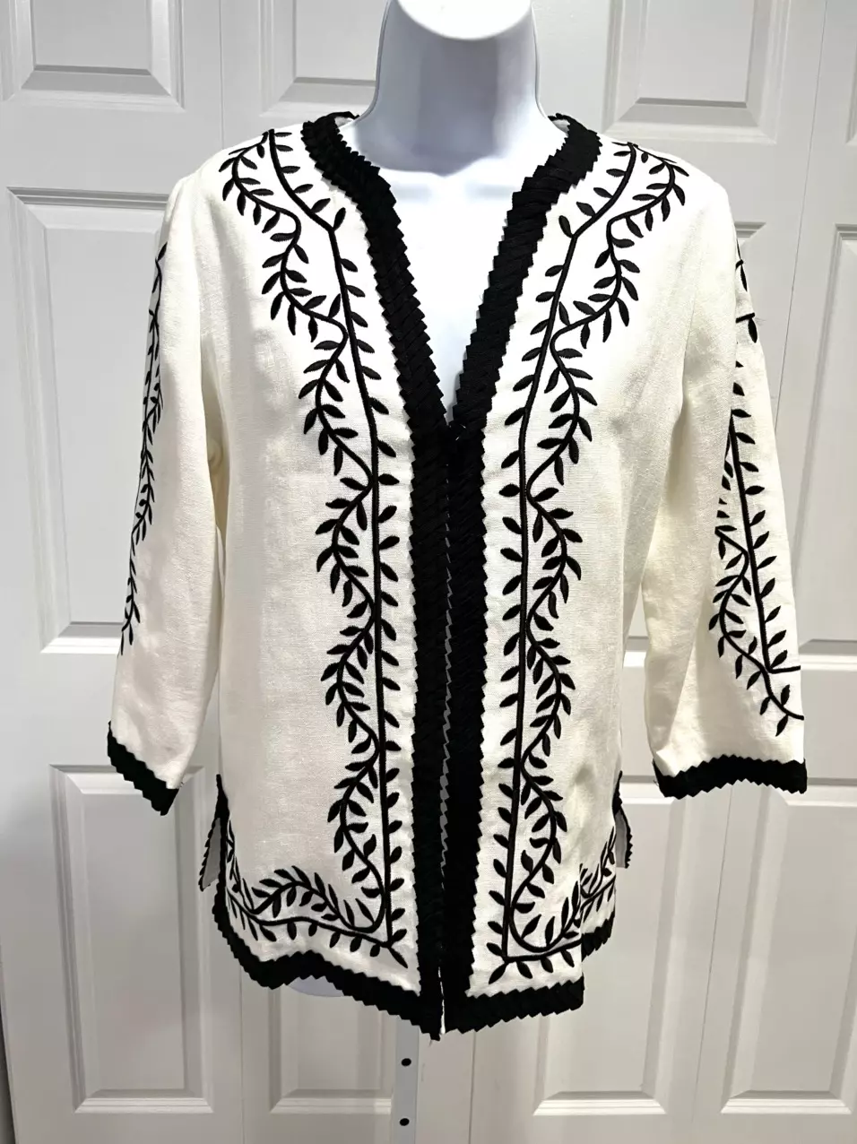 Linea Louis Dell'Olio Women Cream Black Floral
Embroidered 100% Linen Blazer XS thumbnail