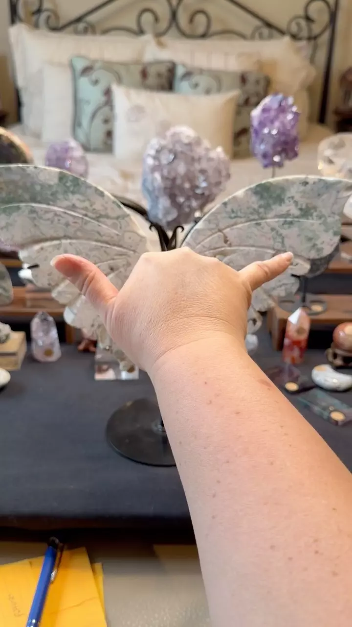 Pink moss butterfly thumbnail