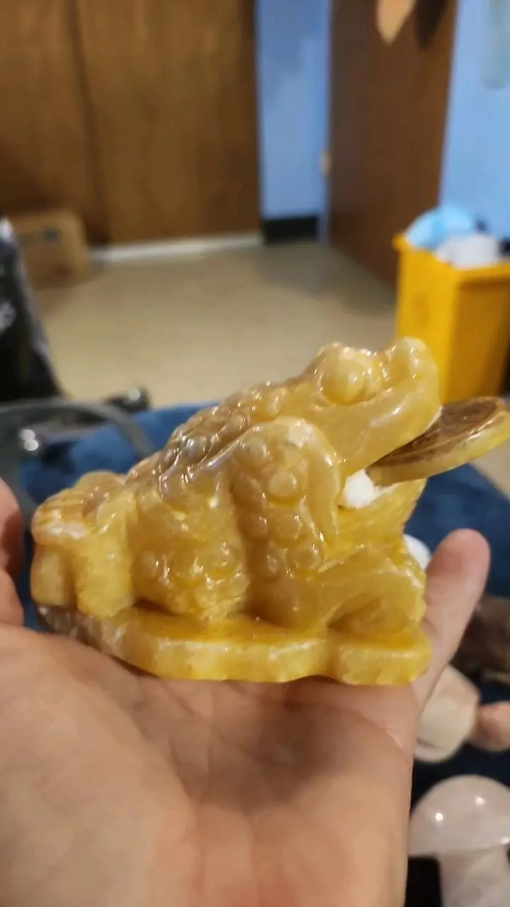 Yellow calcite money frog thumbnail
