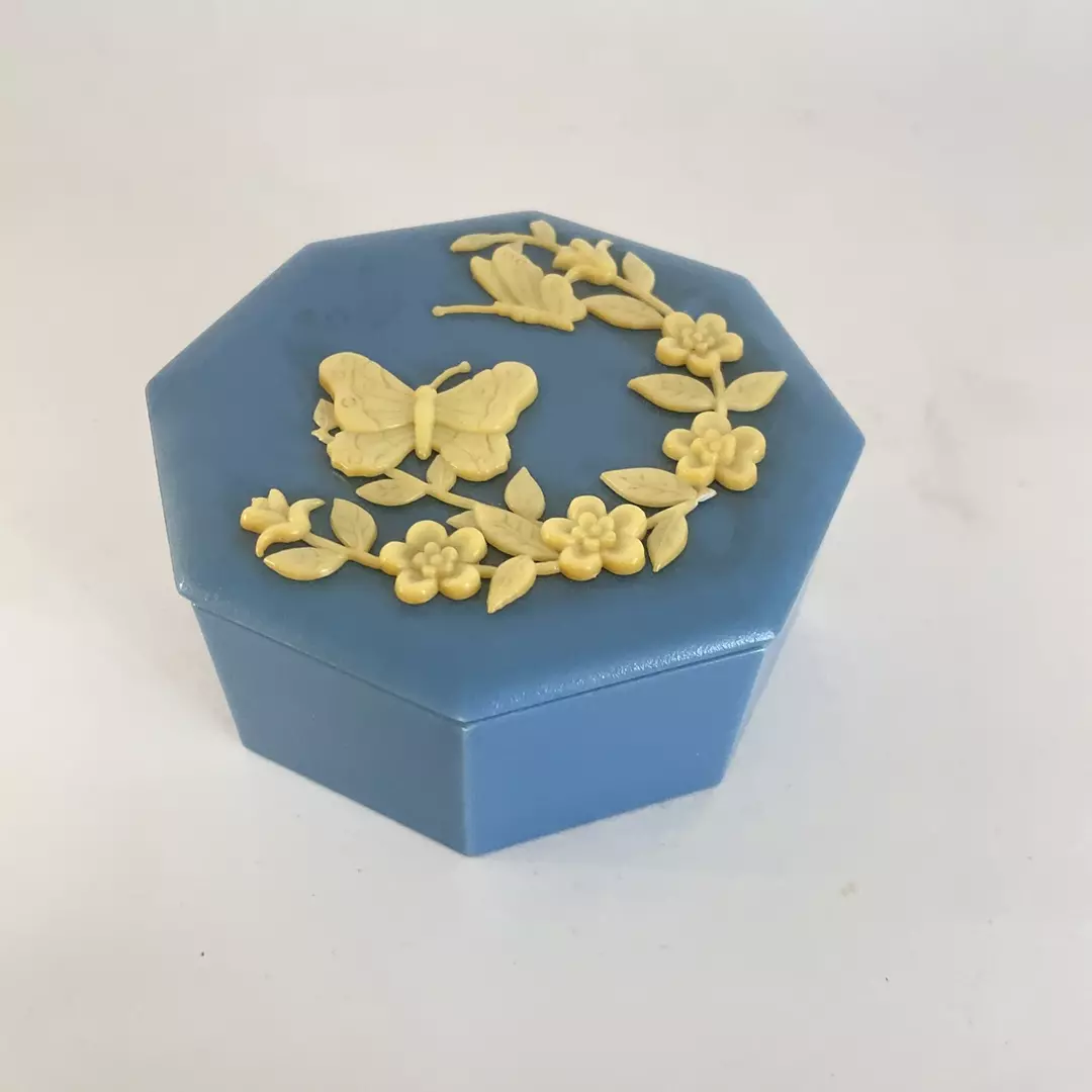 Blue and Creme Plastic Trinket Box thumbnail