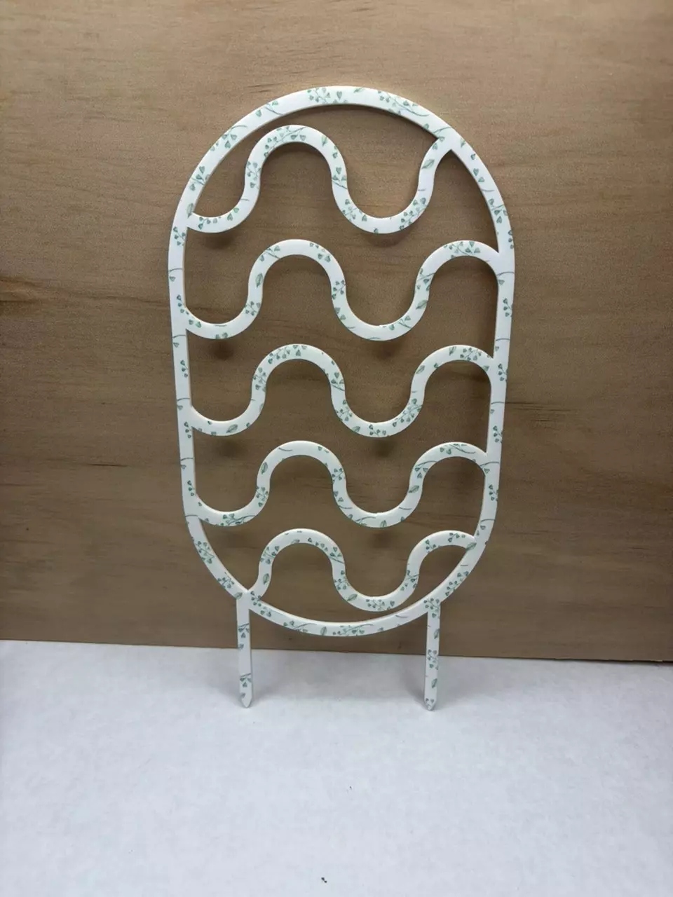 1pk Wavy Green Ivy 11.5” Trellis thumbnail