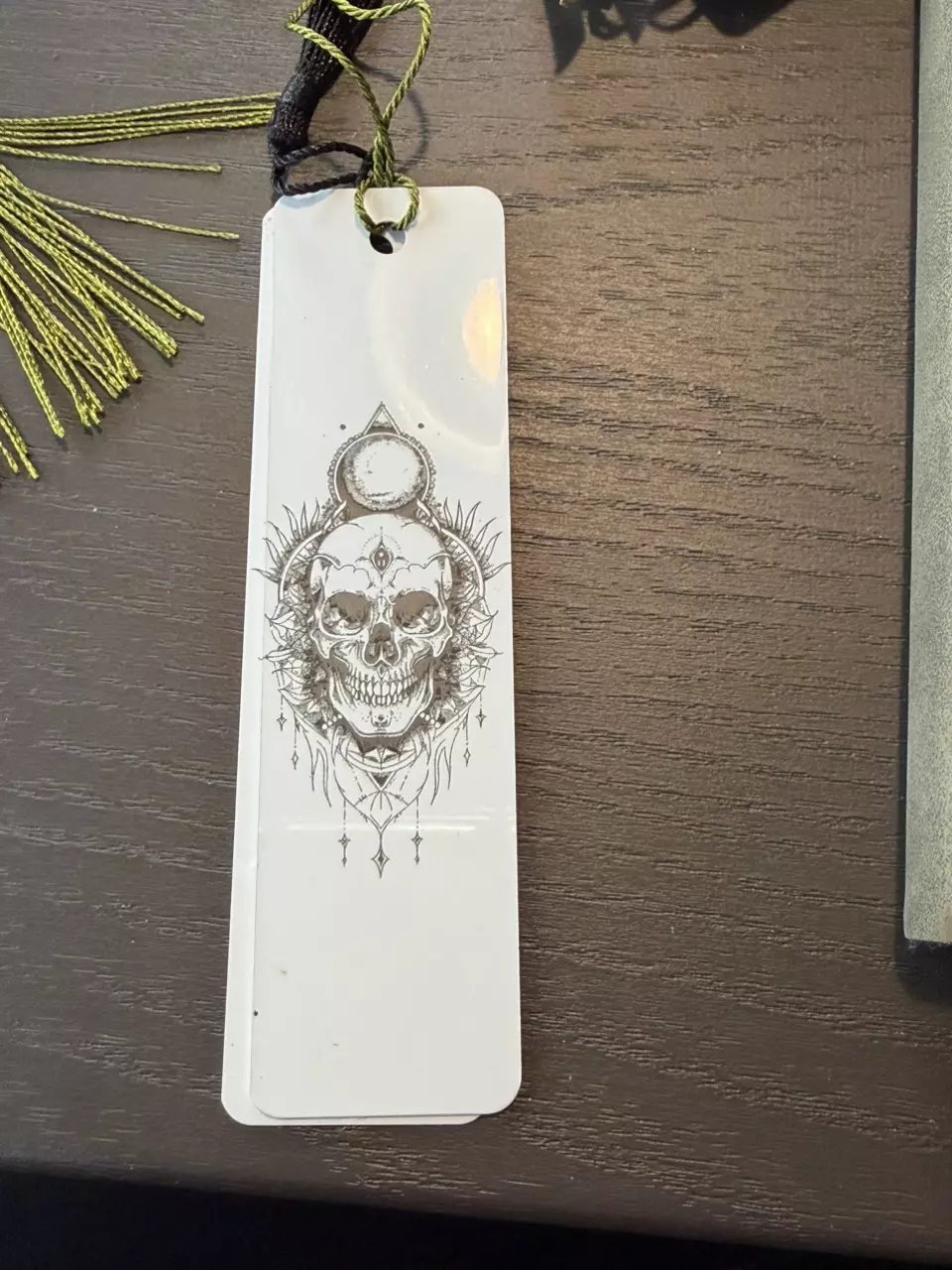 Skull metal bookmark thumbnail