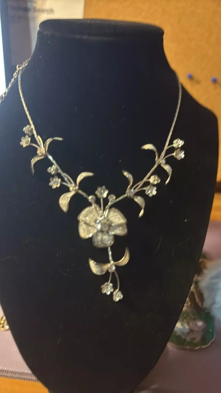 Christima Collection Silver tone flower necklace thumbnail