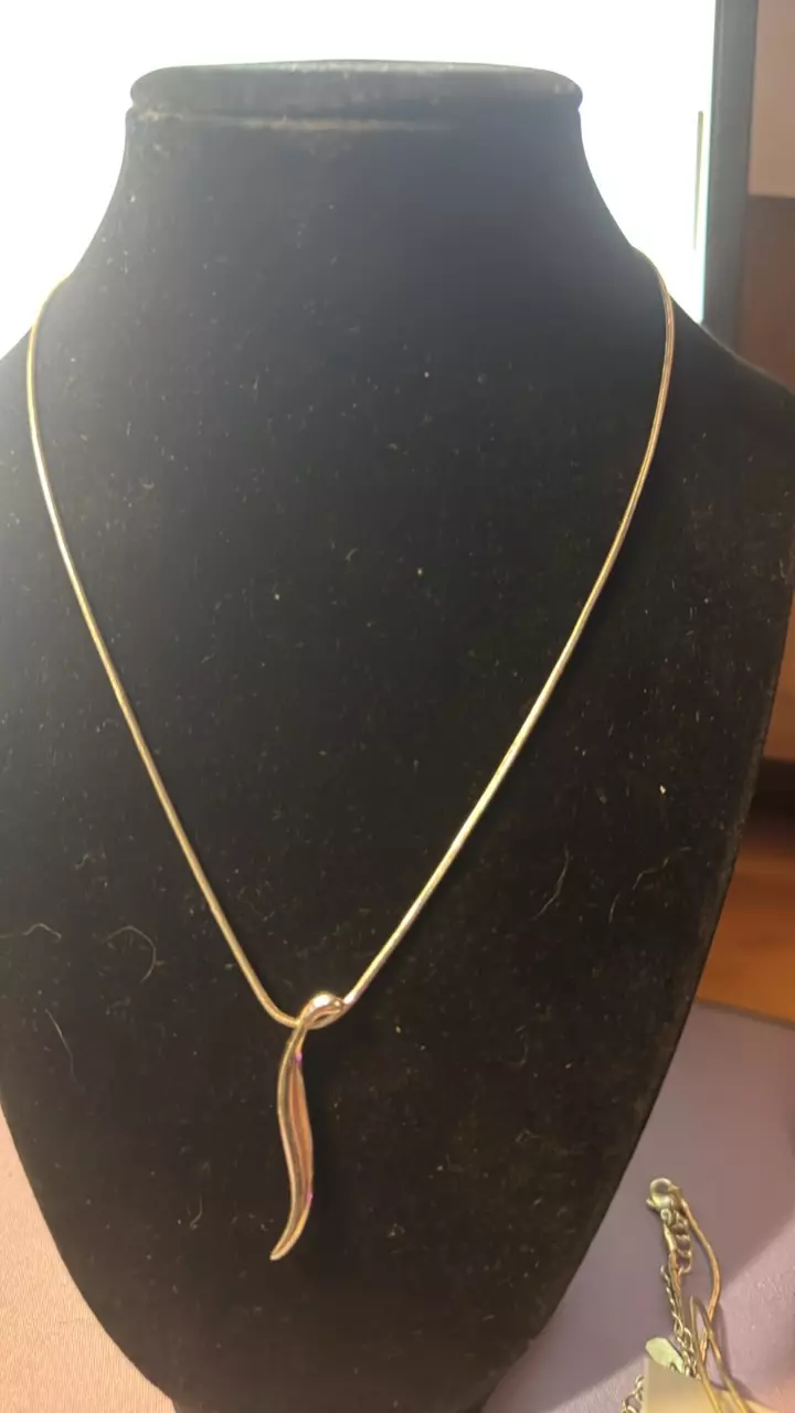 Silver tone necklace thumbnail