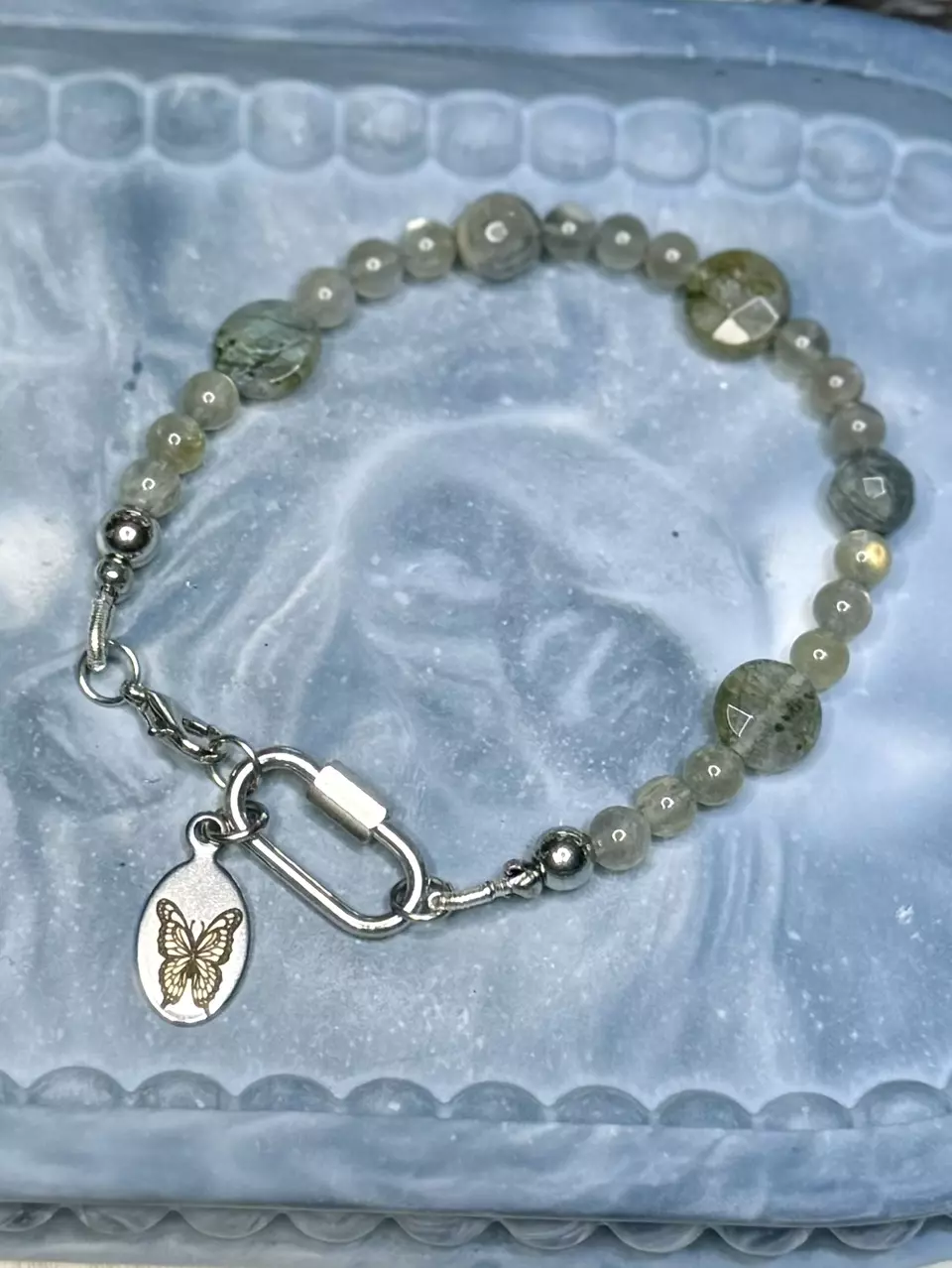 Carabiner charm bracelet with labradorite beads. thumbnail