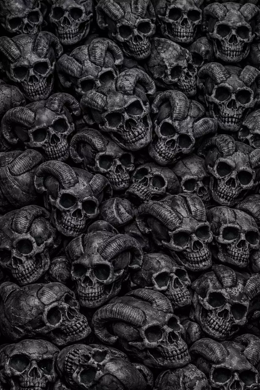 Staging Skulls Horned - 5 (Black) thumbnail