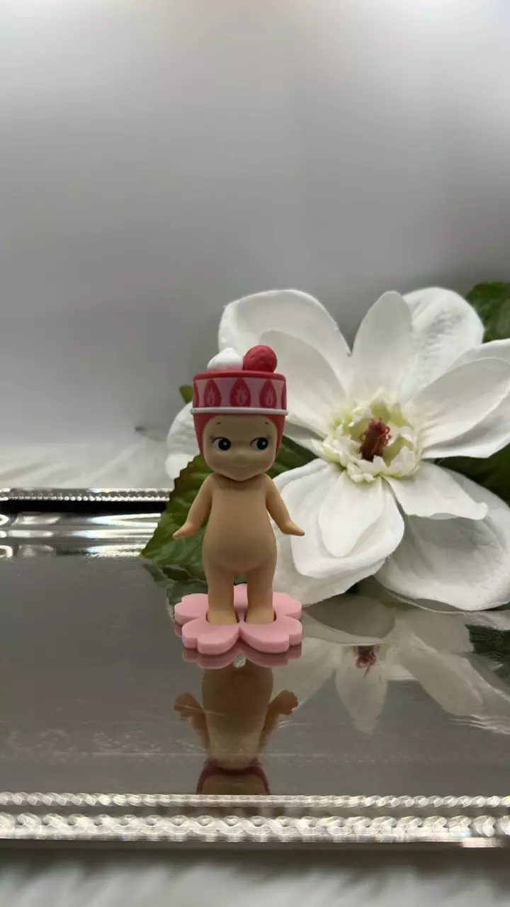 SONNY ANGEL SWEETS SERIES, STRAWBERRY SHORTCAKE, Confirmed with Sakura Base, NEW thumbnail