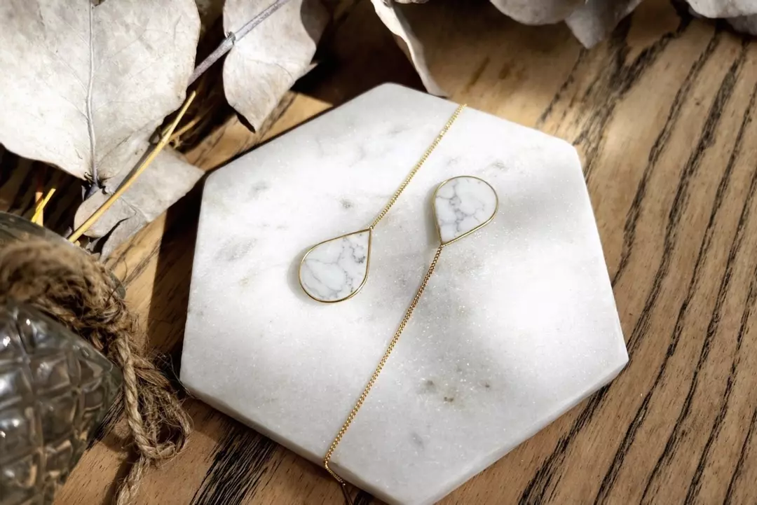 Bạch Nguyên - White Howlite Marble Gold Threader thumbnail