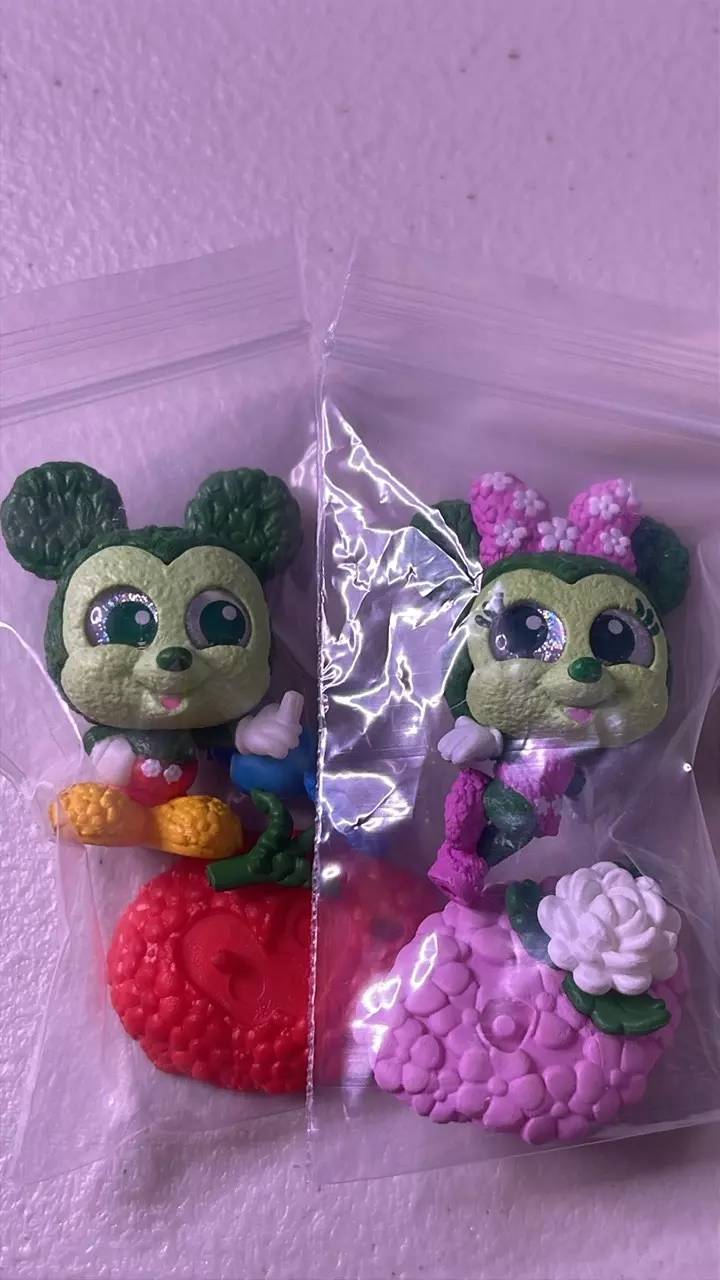 Mickey (Common) & Minnie (Rare) - In Full Bloom thumbnail