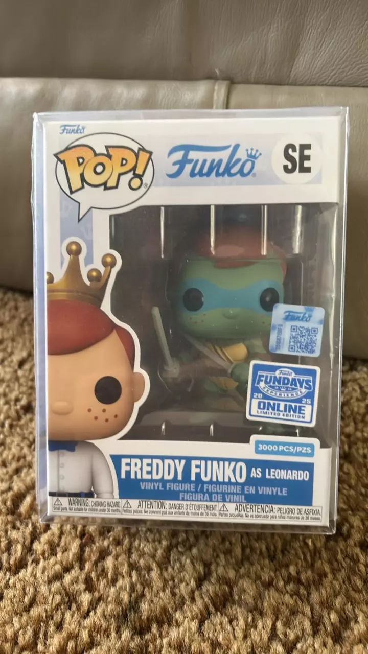 Funko POP! Freddy Funko as Leonardo SE w/ Protector thumbnail