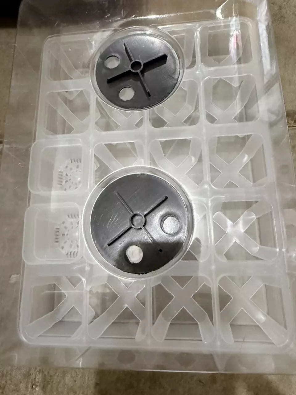 Reserved for Humidity dome for small tray x 1 thumbnail