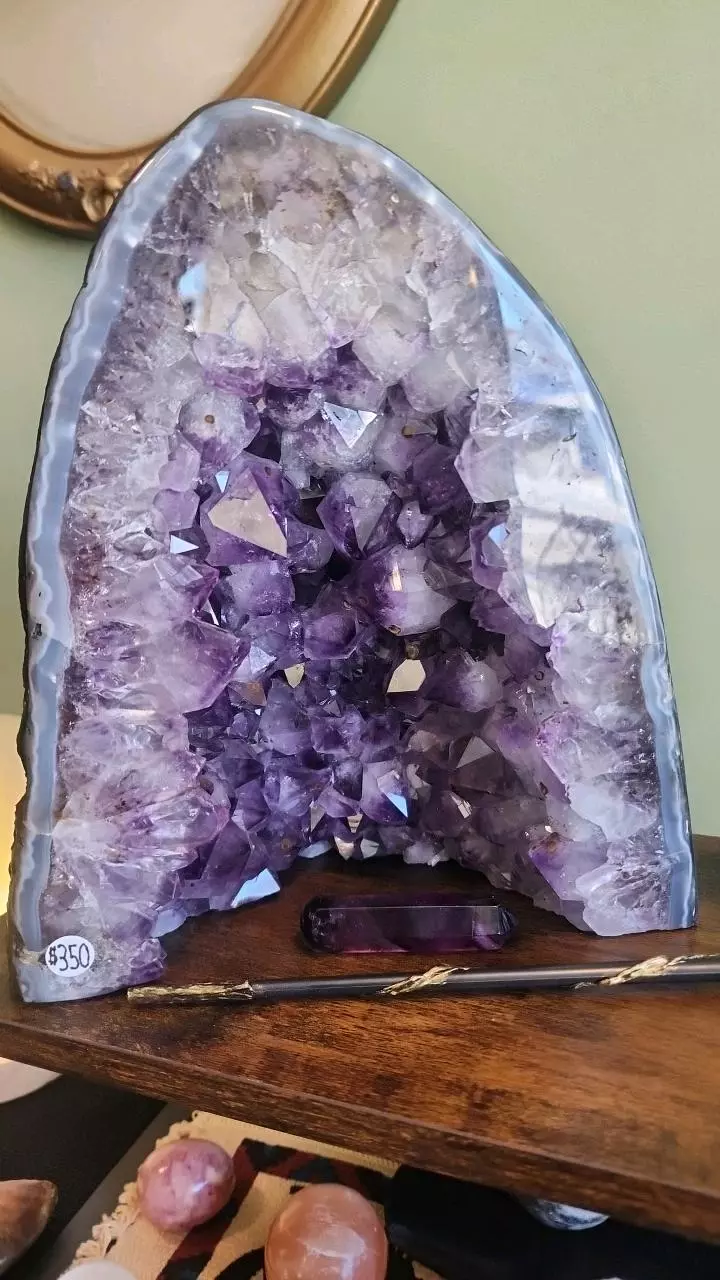 Large Ameythst geode thumbnail