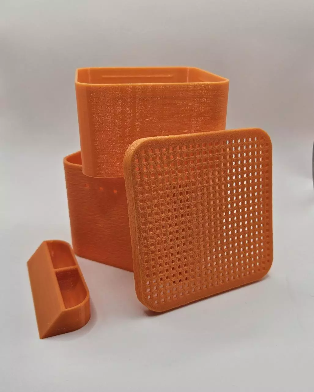 EkoKeeper SM(Small) - Silkworm/Dubia Roach Waste Management Storage System thumbnail