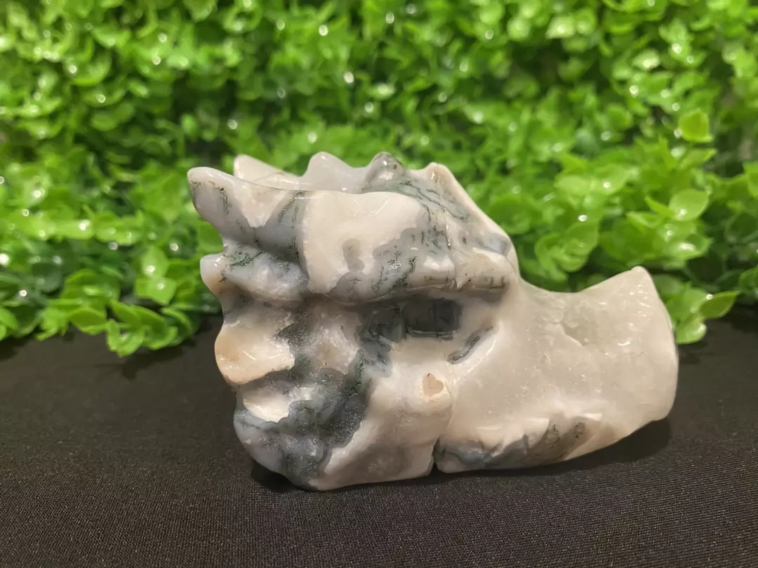 Agate with moss inclusions thumbnail