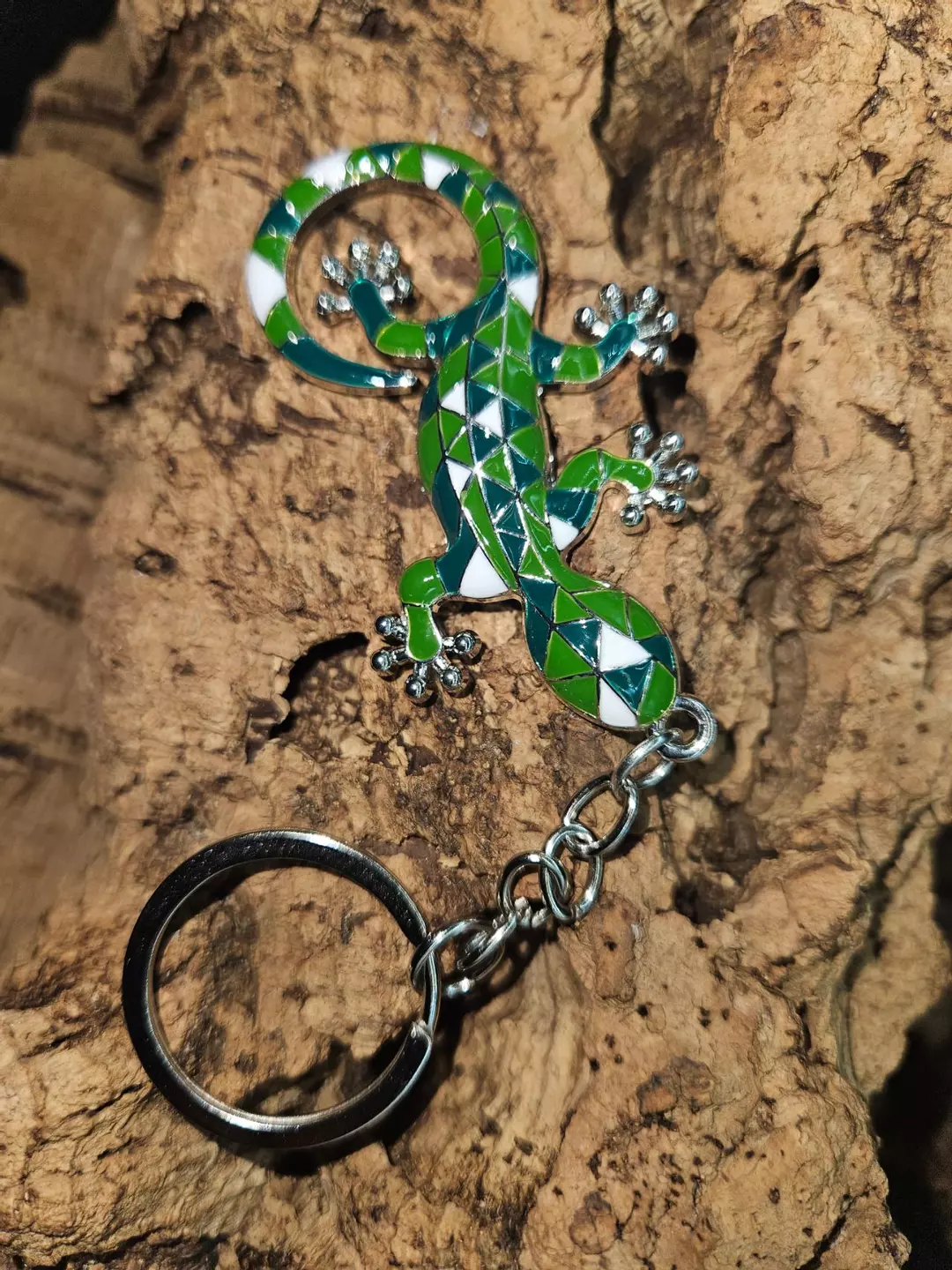Geometric gecko keychain thumbnail