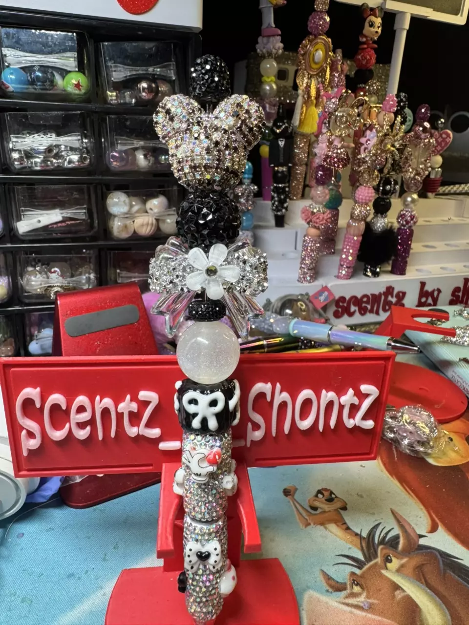 Fancy Minnie mouse ears focal on a Minnie mouse pen with an extended rod thumbnail