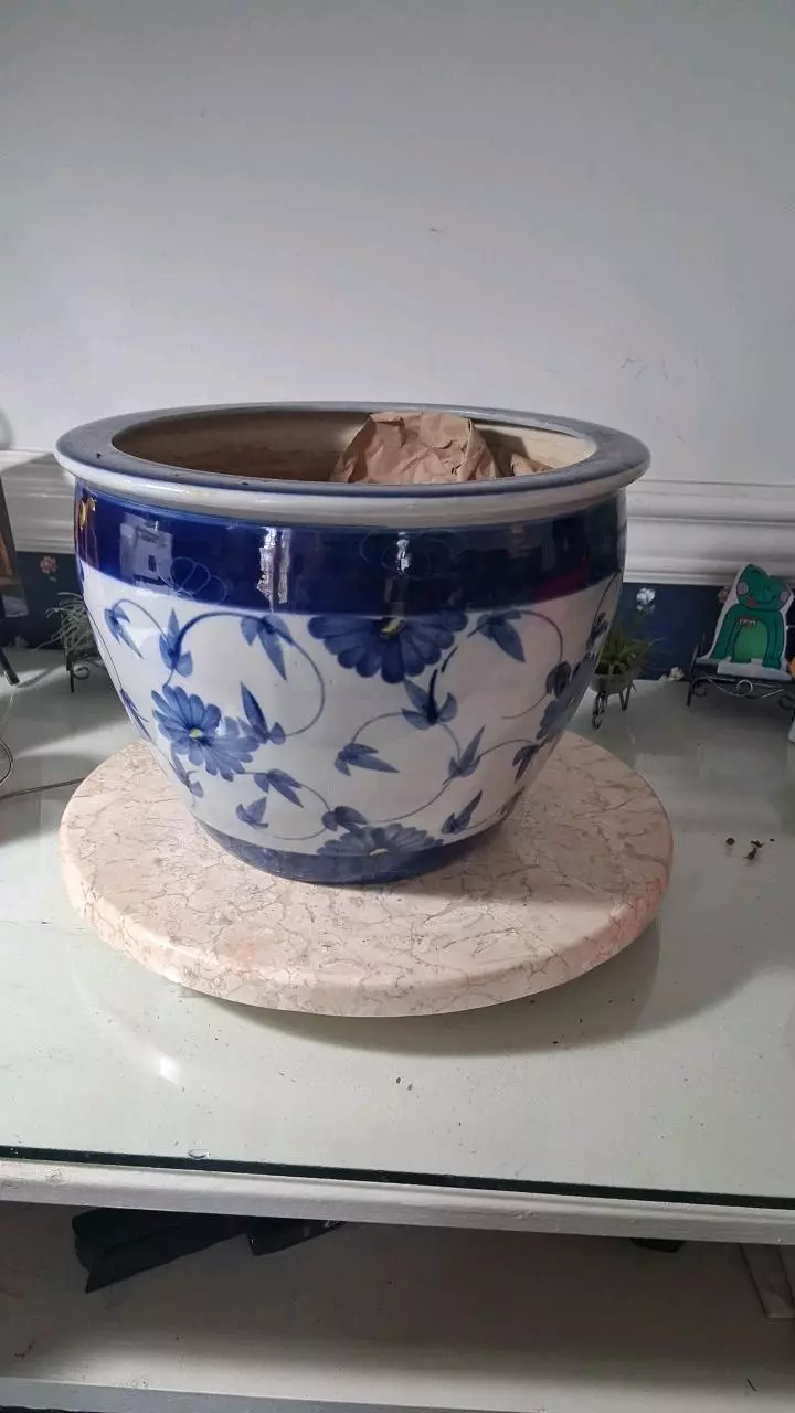 Blue and 0white Medium pot thumbnail