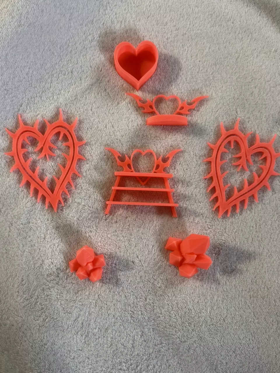 Glowing Hearts 7pc jumping spider enclosure decor Glow in the Dark thumbnail