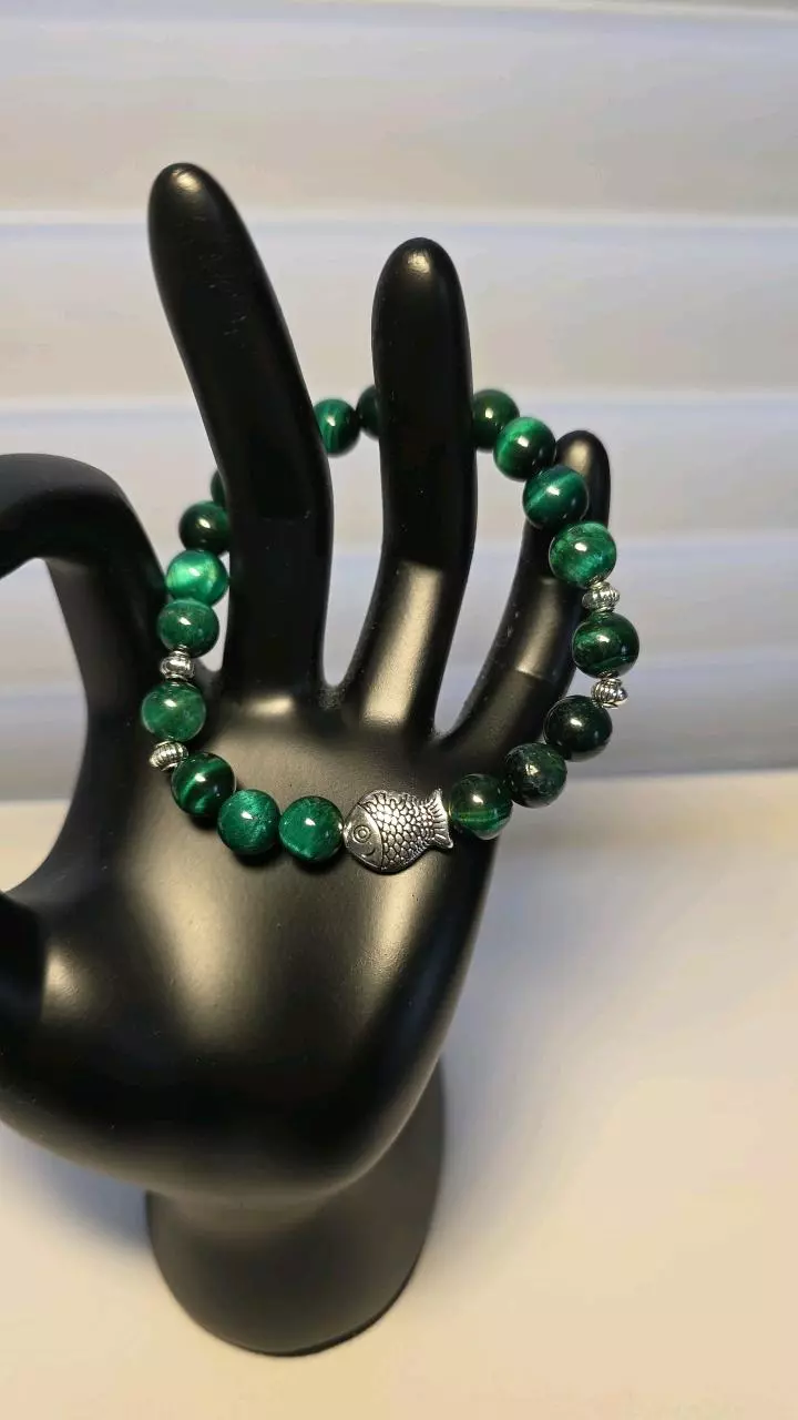 Green dyed Tiger's Eye Bracelet 8mm breads 7"wrist w/charms (8) thumbnail