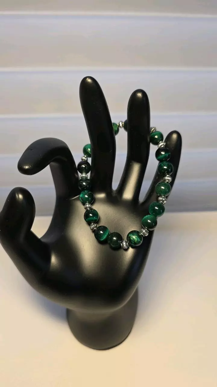 Green dyed Tiger's Eye Bracelet 8mm breads 7"wrist w/charm spacers (6) thumbnail