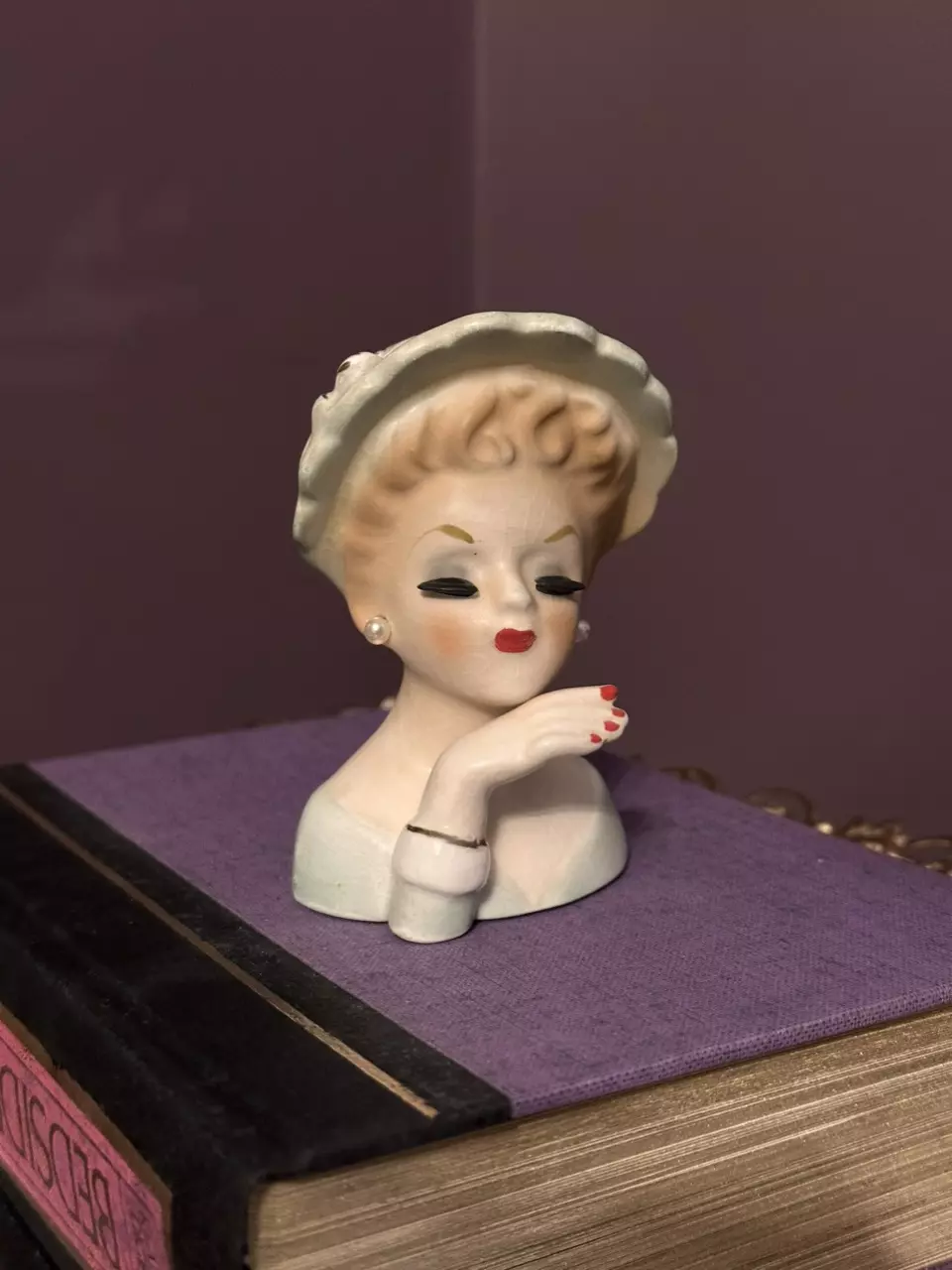 # 6 Mini Lady Head Vase 3 1/2” Pale Green thumbnail