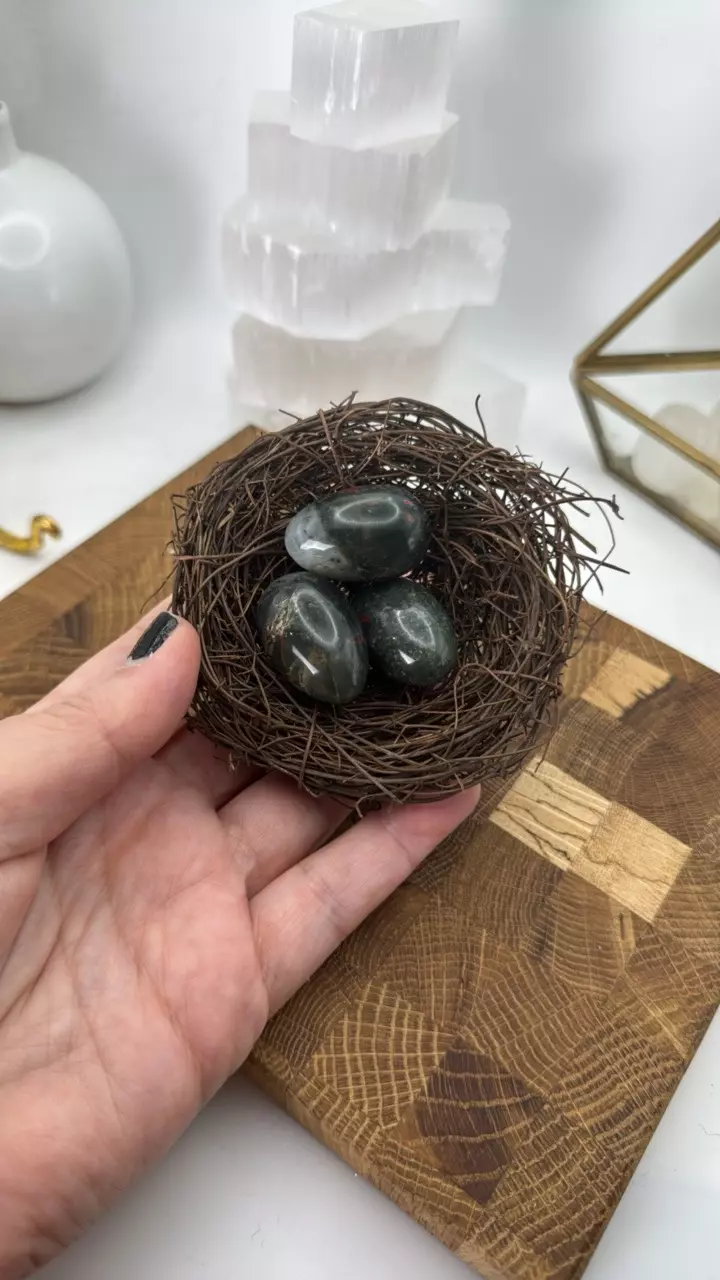 African bloodstone egg and nest set (a) thumbnail
